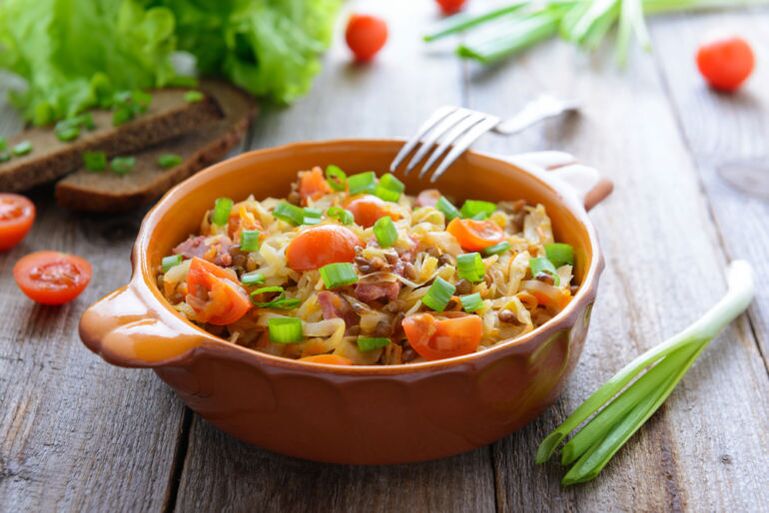 Adhérant à un régime alimentaire, il est permis de préparer un ragoût de légumes hachés